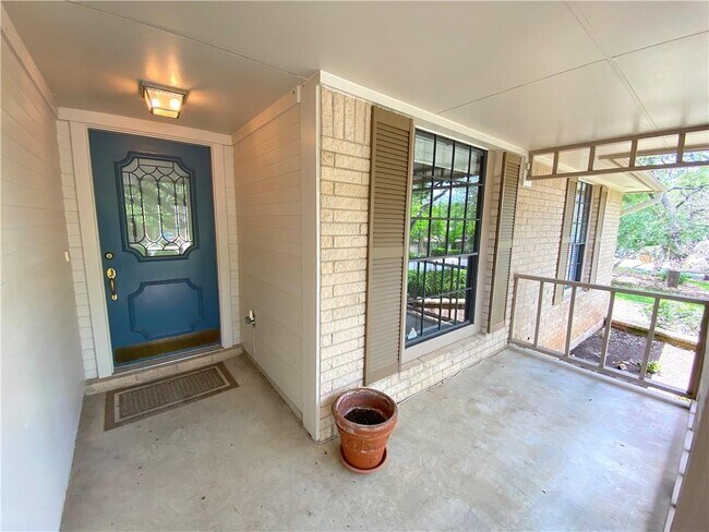 Building Photo - 6010 Salton Dr