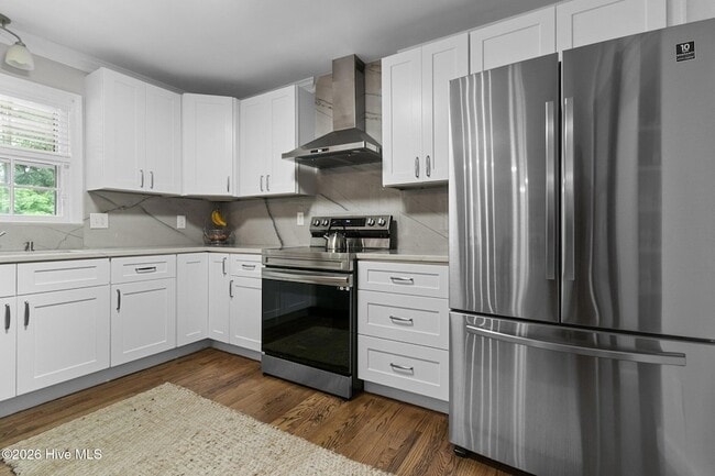 Building Photo - 450 Crestview Rd