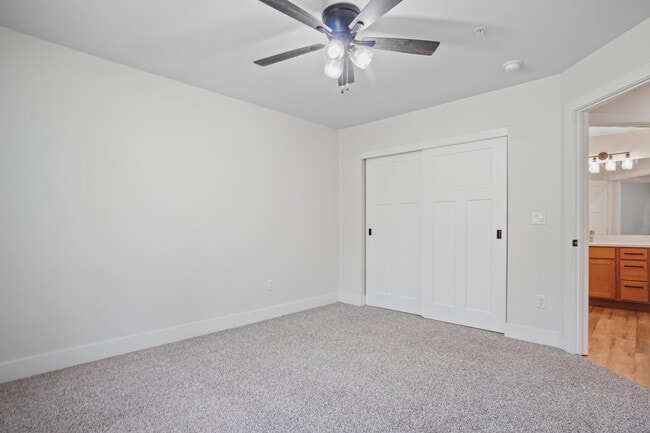 Building Photo - 117 Eiche Dr