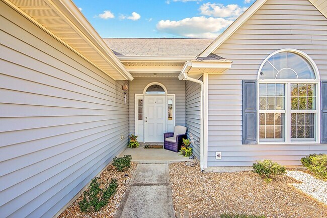 Building Photo - Good size home East of Raeford