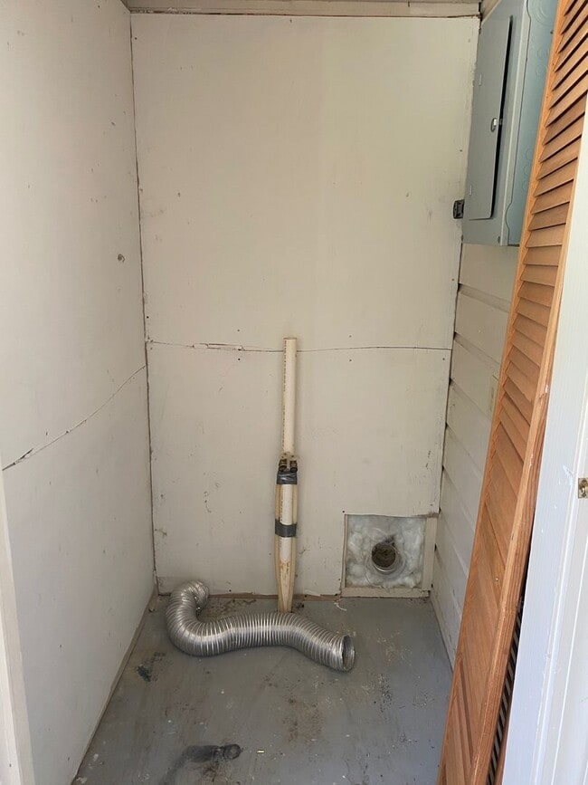 Building Photo - 3 BED, 1 BATH HOME IN GREYSTONE AREA, $1550 MONTH, $1550 DEPOSIT