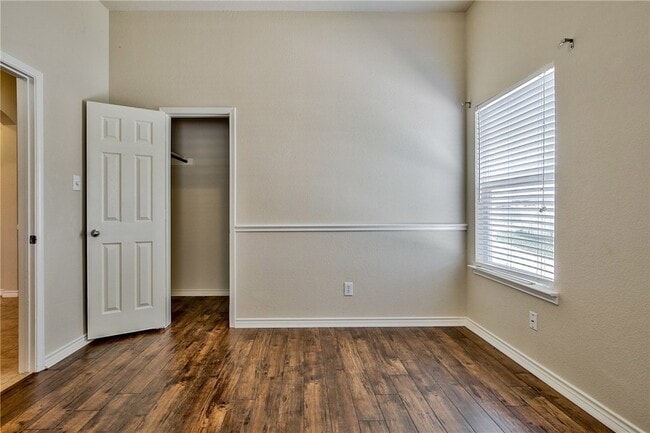 Building Photo - 1701 Kennessaw Dr