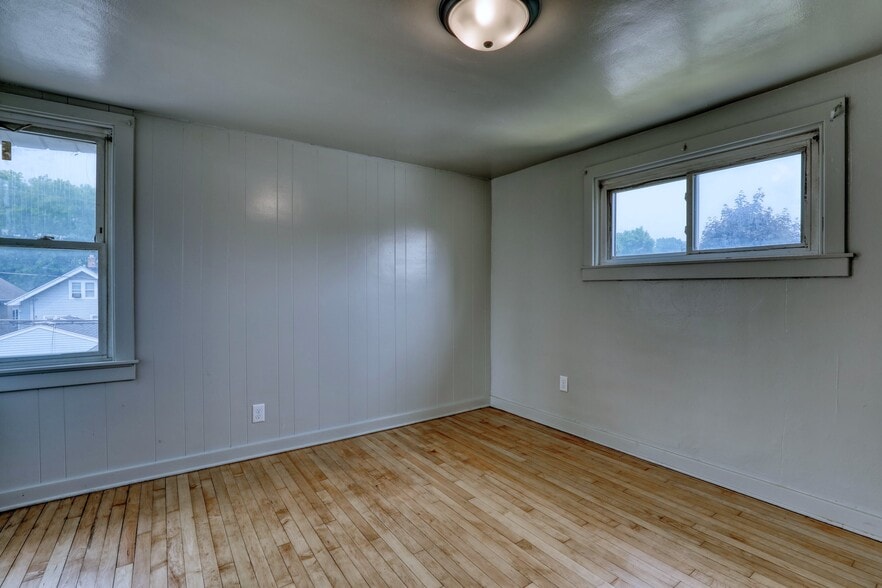 Building Photo - 2213 S 74th St