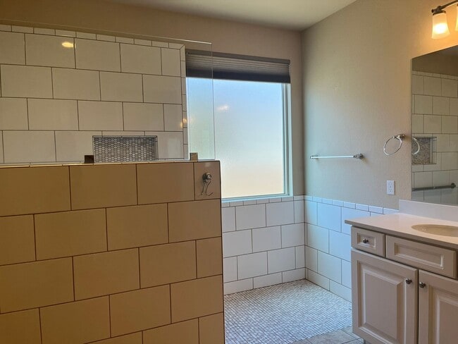 Building Photo - 3 bedroom 2 bathroom Home available in 55+...