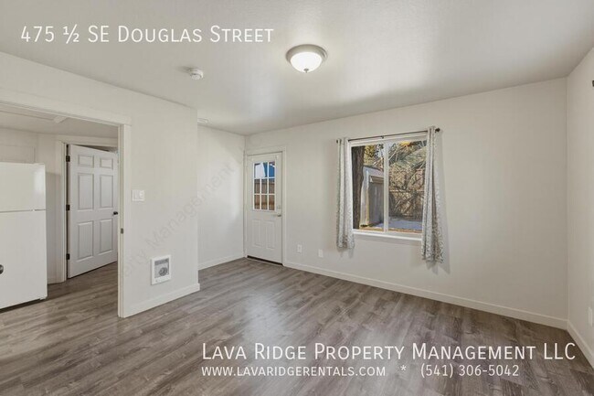 Building Photo - 475 SE Douglas St