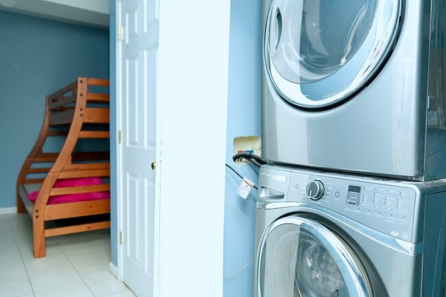 Building Photo - 6532 N California Ave