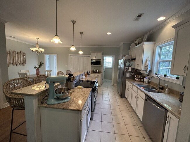 Building Photo - Enjoy private living in this beautiful 3 bedroom, 2.5 bathroom home on almost half acre lot!