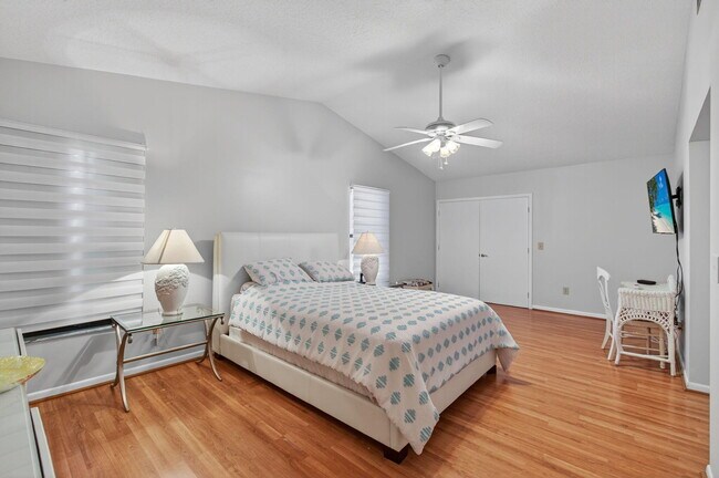 Building Photo - 2925 Riviera Dr
