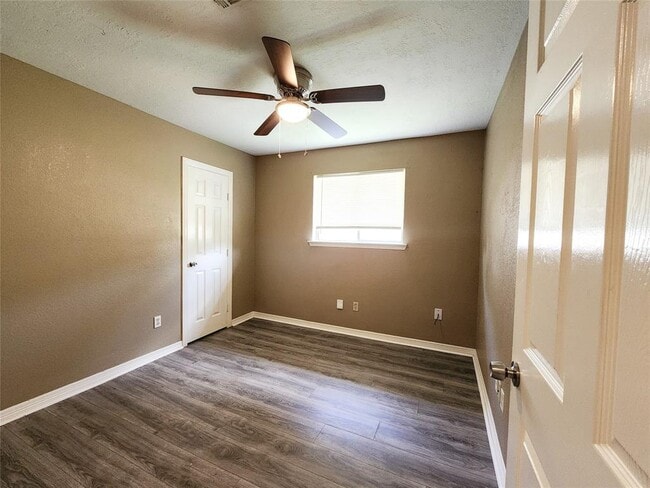 Building Photo - 1359 Tenderden Dr