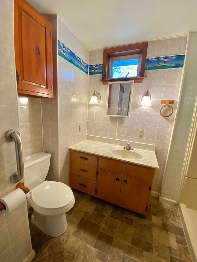 Building Photo - Peaceful Country Living - 4 BR / 3BA