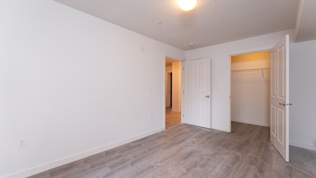 Building Photo - 118 107th Ave NE