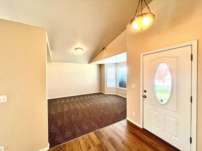 Building Photo - Pristine 3Bed-2Bath Home For Rent Near Rd 68!!!