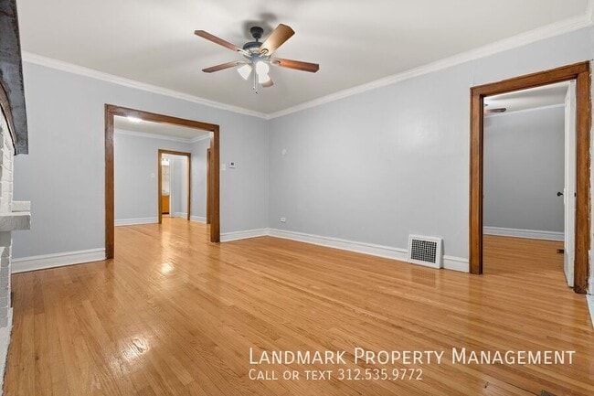 Building Photo - 4144 N Mozart-Unit 1W