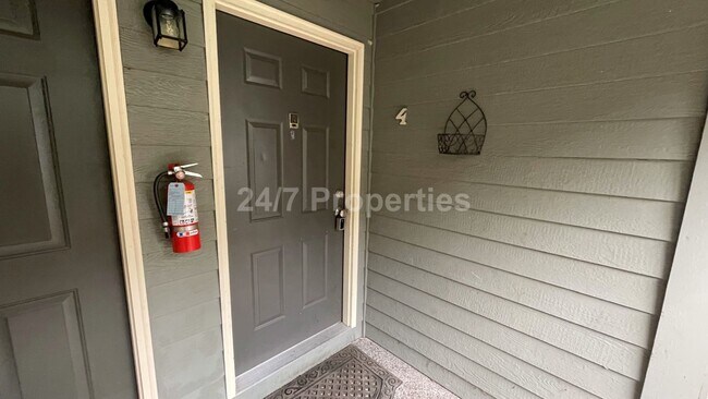 Building Photo - 2BD I 1BA - Oregon City