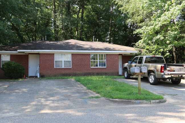 Primary Photo - Nice Duplex in Auburn!