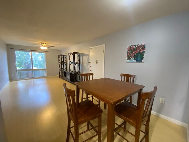 Building Photo - 1700 SW 16th Ct