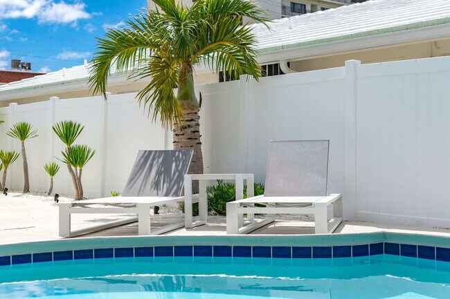 Building Photo - 2407 NE 33rd Ave