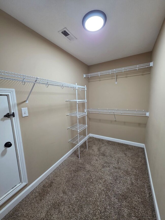 Building Photo - Holiday SPECIAL!! $500 OFF Your Move-In Co...