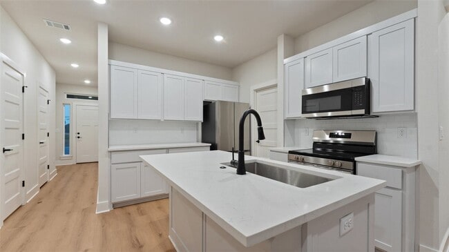 Building Photo - 1861 Lapis Ave