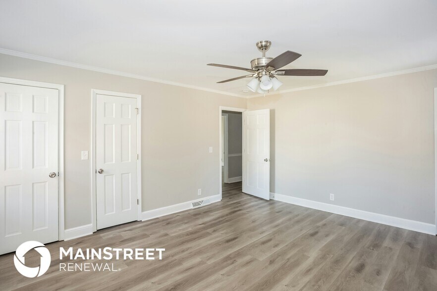 Building Photo - 2118 Deepwood Pl