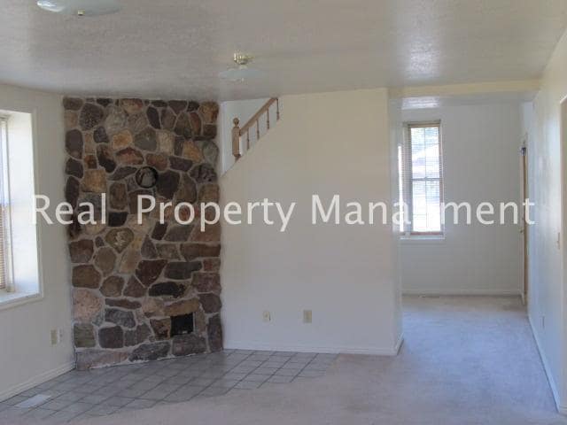 Building Photo - Charming 2 br home plus Loft in Smithfield! Available in July! Pet Friendly!