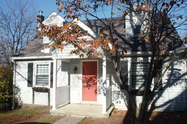 Primary Photo - 201 Woodlawn Ave