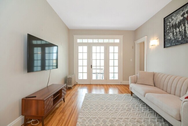 Building Photo - 91-93-93 Bynner St