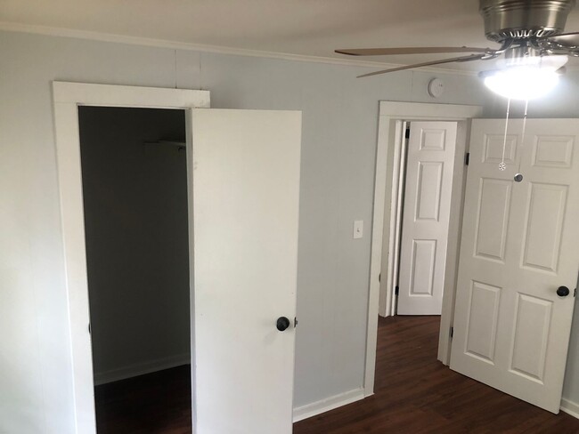 Building Photo - Beautiful Remolded Home Near Downtown Spar...