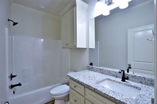 Building Photo - 3/2/2 in Whitehouse ISD!!