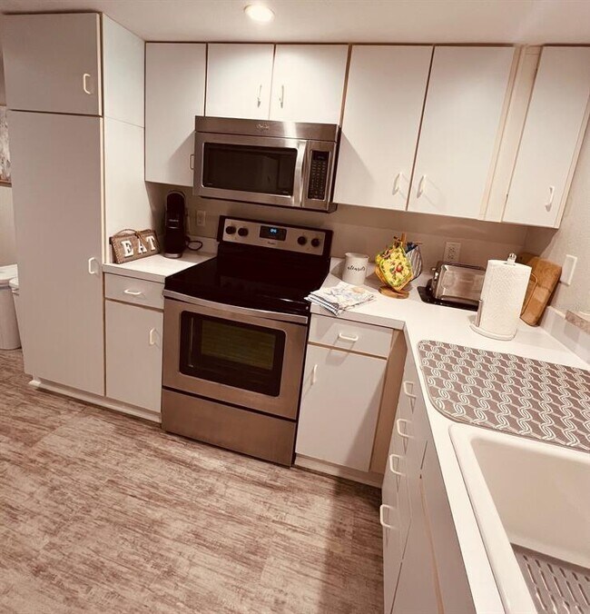 Building Photo - 9300 Clubside Cir