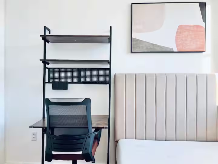 Building Photo - Furnished room/NOT APARTMENT