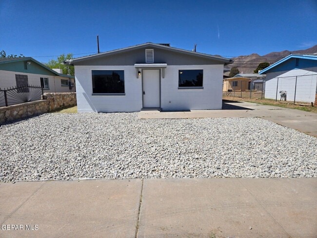 Primary Photo - 9013 Norton St