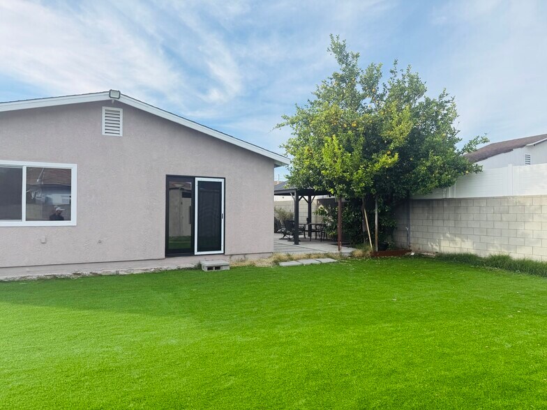 Building Photo - 13032 Glamis St