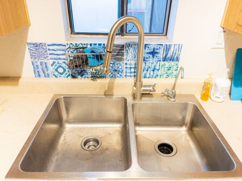 Building Photo - 1215 E Lemon St