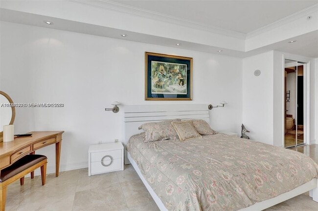 Building Photo - 18101 Collins Ave