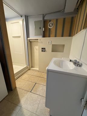 Building Photo - Treat Yourself to this Large Queen Anne Home!