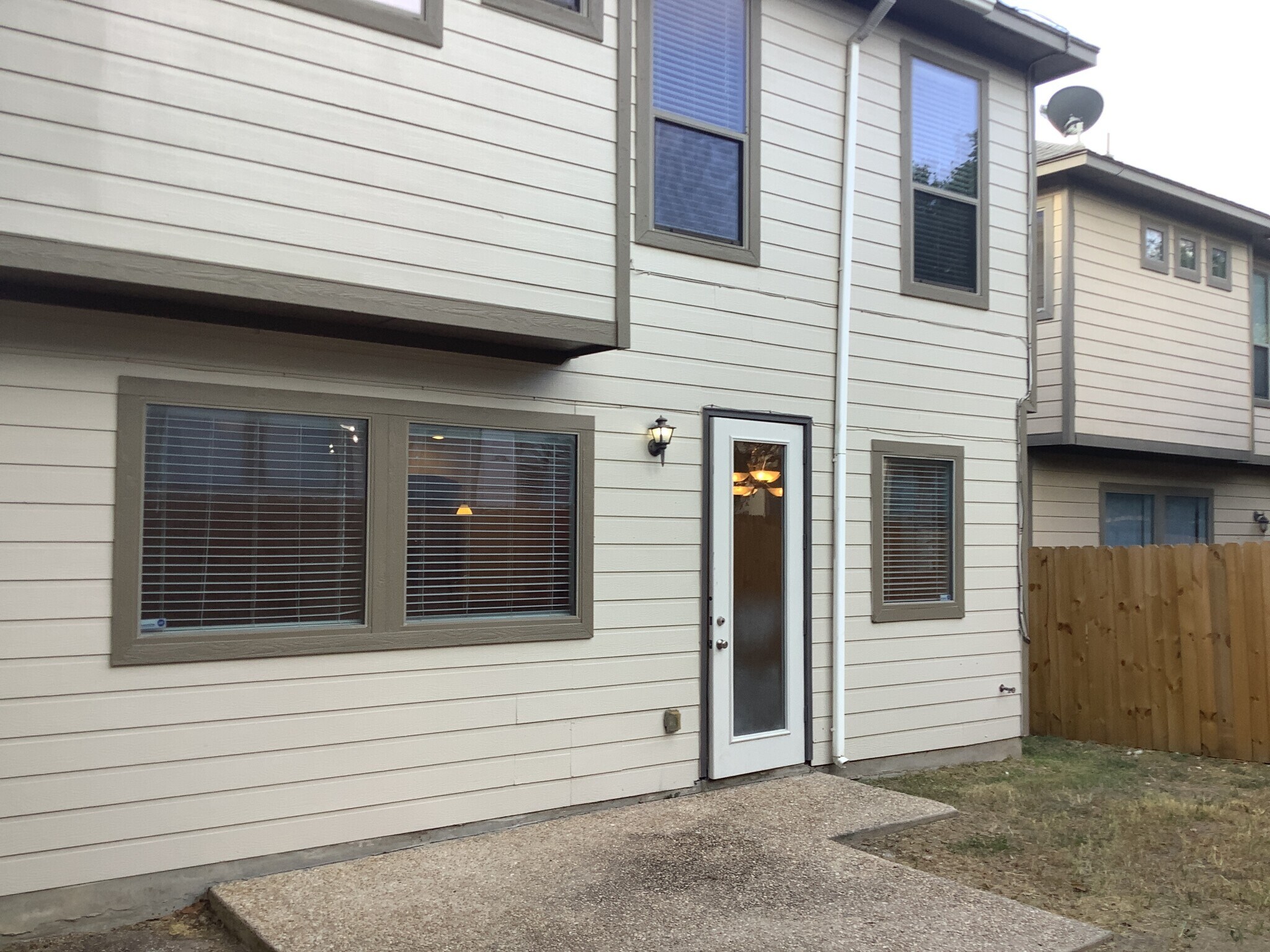 Building Photo - 1223 Cresswell Cove