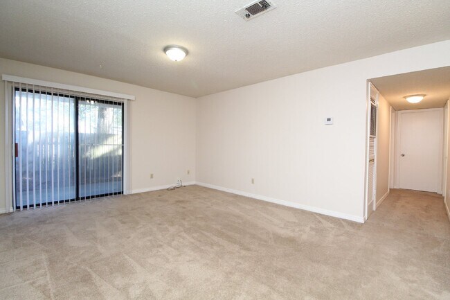 Building Photo - 2BR/2BA 1st-Floor Condo in West Pensacola ...