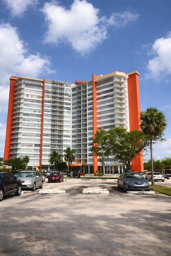 Building Photo - 1351 NE Miami Gardens Dr