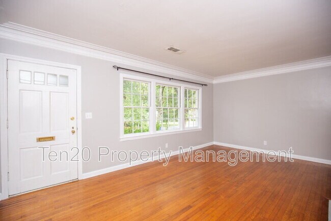 Building Photo - 1706 Wells Dr