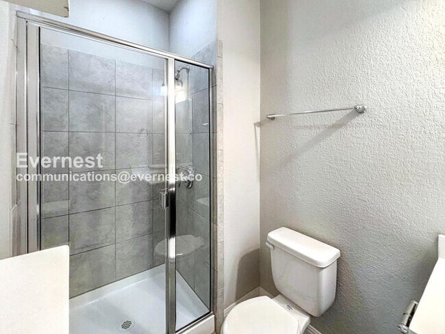 Building Photo - PROMO: Get $1,000 OFF the first month’s rent when the lease starts this month of March! / 5 Bed/4...