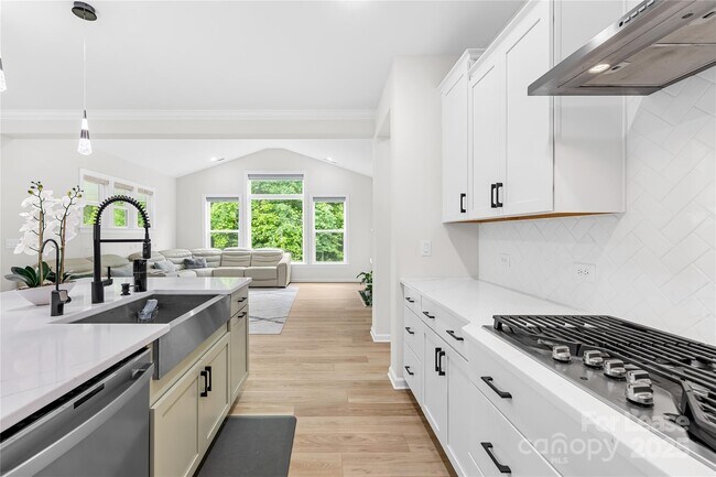 Building Photo - 6104 Balham Ct