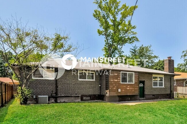 Building Photo - 1120 Spring Valley Dr