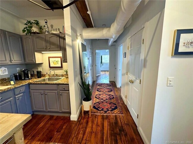 Building Photo - 145 Canal St E