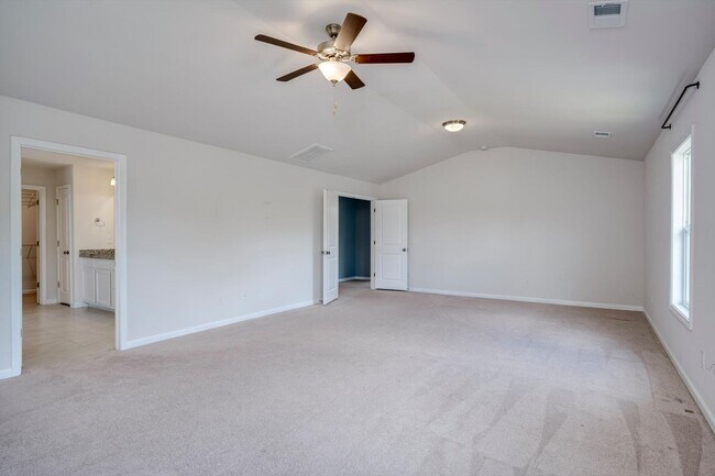 Building Photo - Beautiful 5 Bedroom Home For Rent