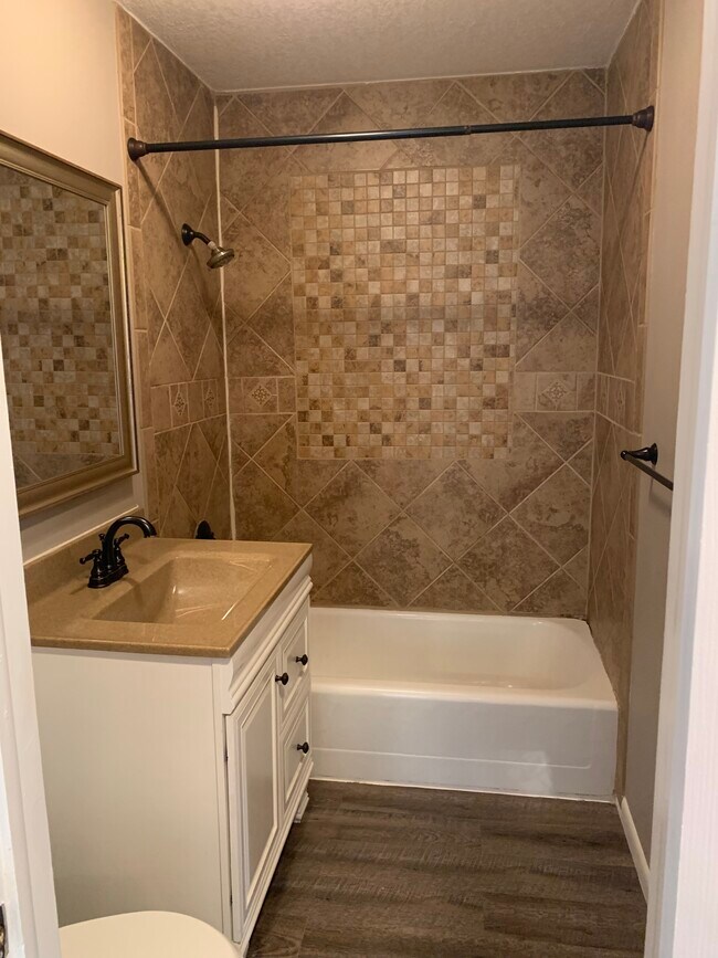 Bathroom - 4530 S Laura St