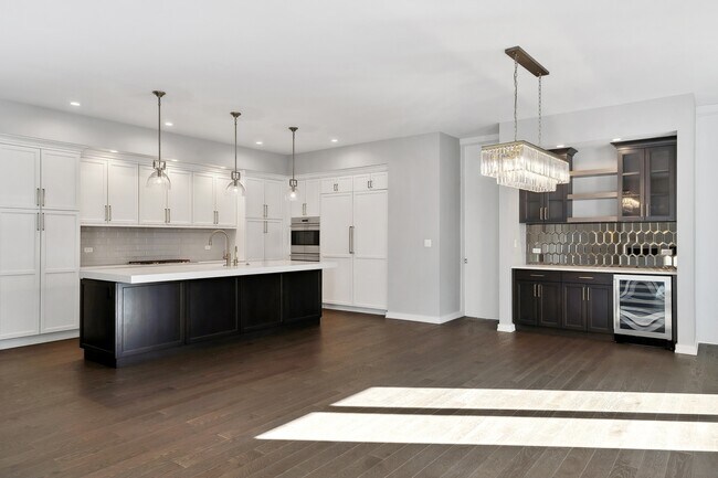 Building Photo - 2753 N Hampden Ct