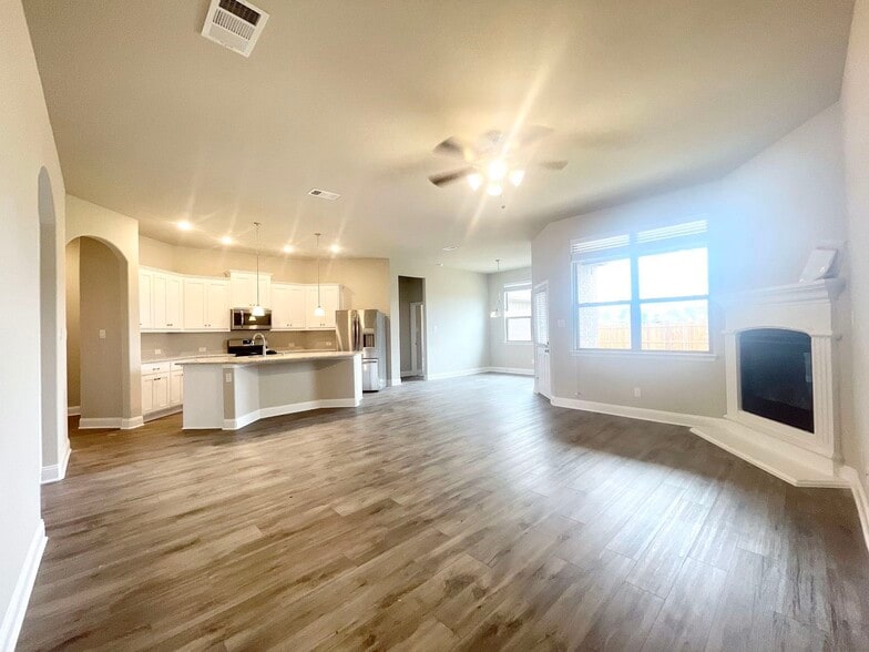 Building Photo - 3002 Pronghorn Dr