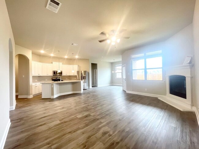 Building Photo - 3002 Pronghorn Dr