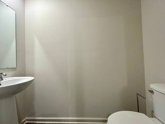 Building Photo - 137 Villa Ln